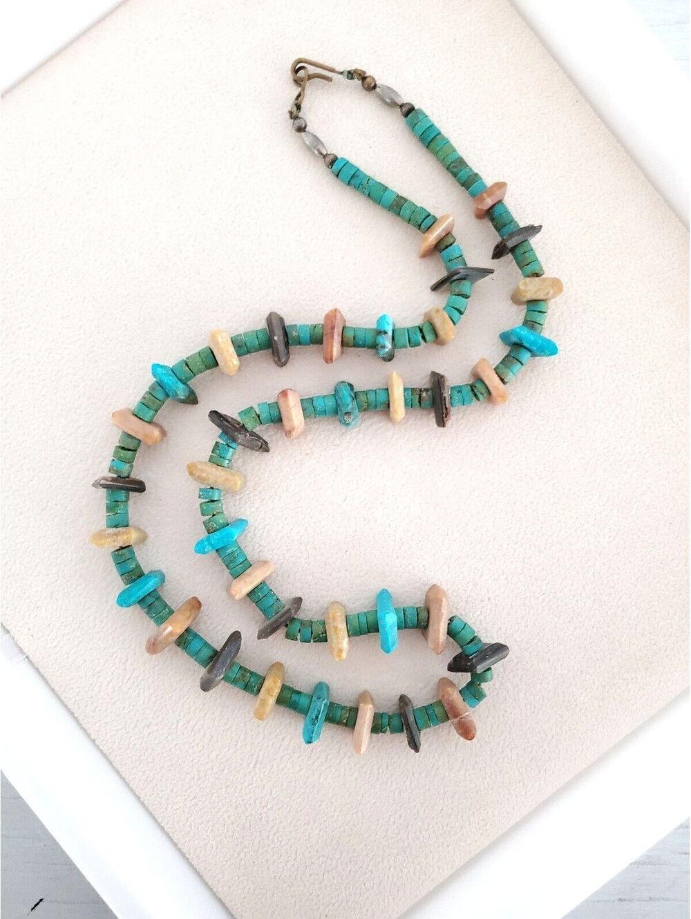 Vintage Southwestern Turquoise and Agate Beaded Necklace